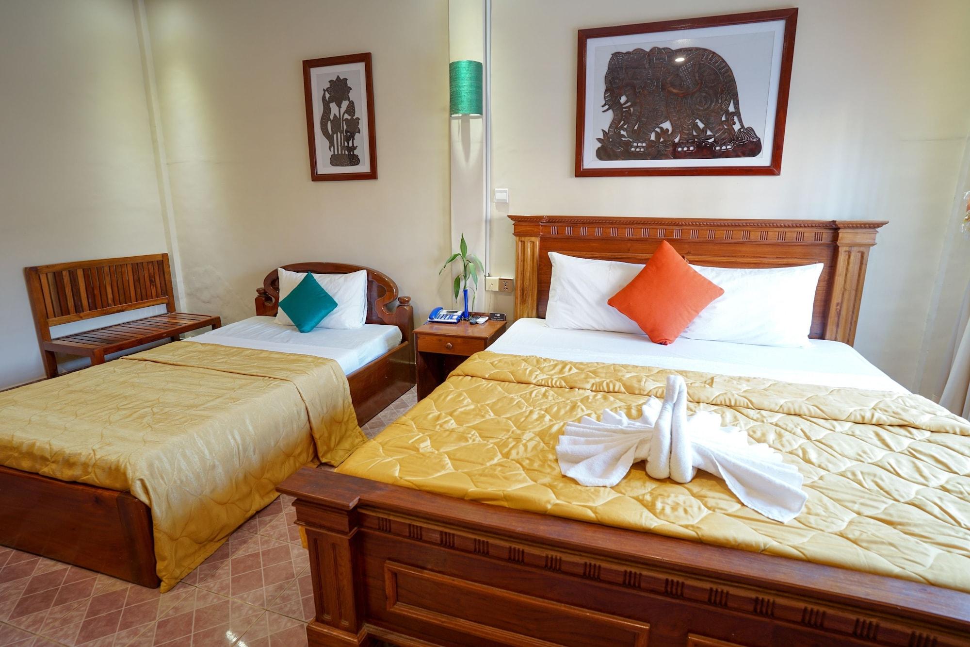Royal Hotel Battambang Bagian luar foto