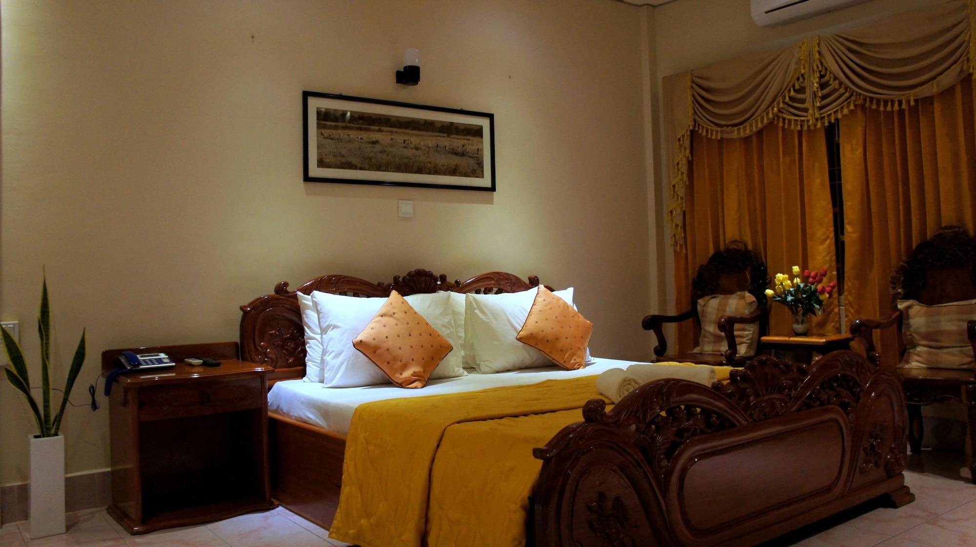 Royal Hotel Battambang Bagian luar foto