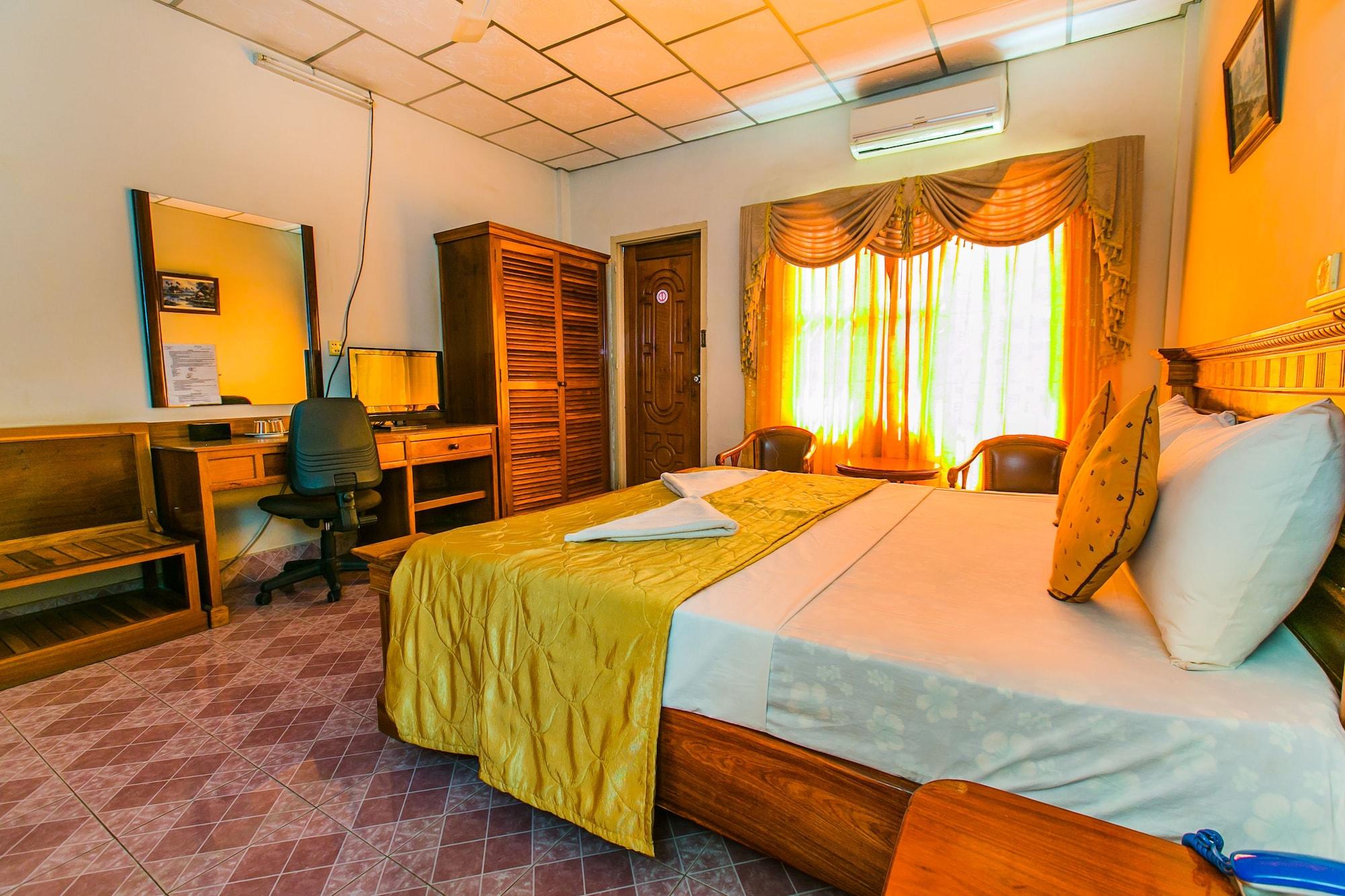 Royal Hotel Battambang Bagian luar foto