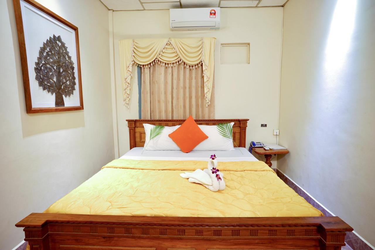 Royal Hotel Battambang Bagian luar foto