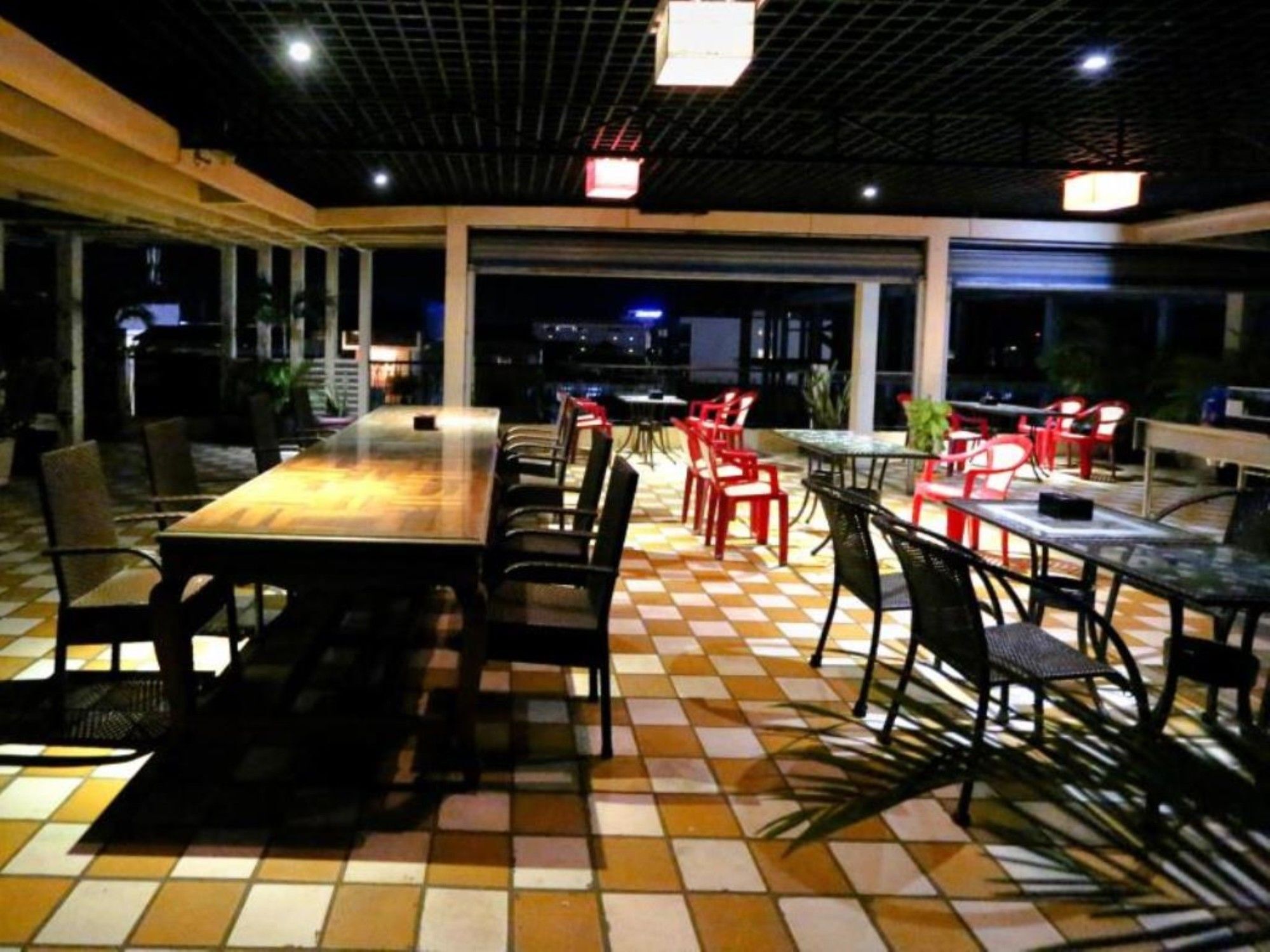 Royal Hotel Battambang Bagian luar foto